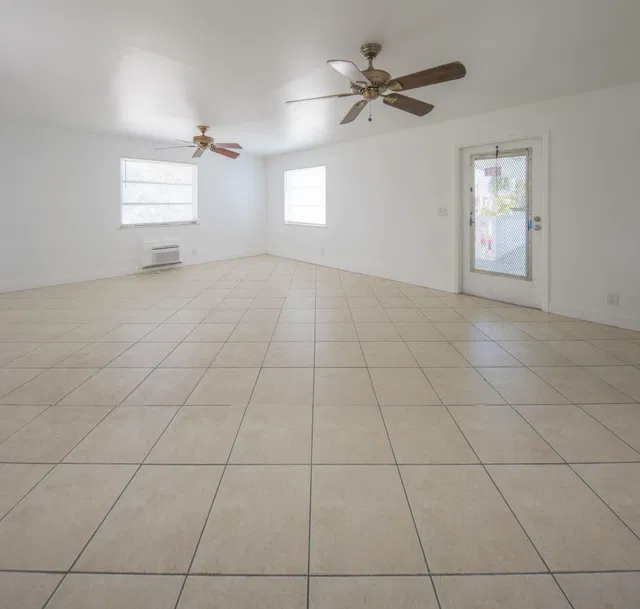 Unit 12 photo 13