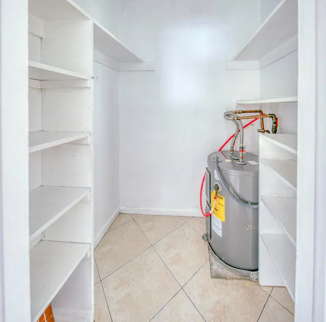 Unit 12 photo 14