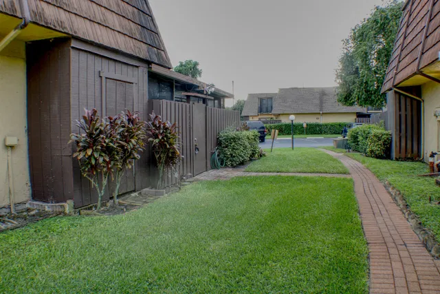 Unit 1203 photo 6