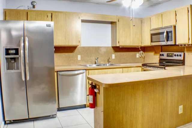 Unit 1203 photo 9
