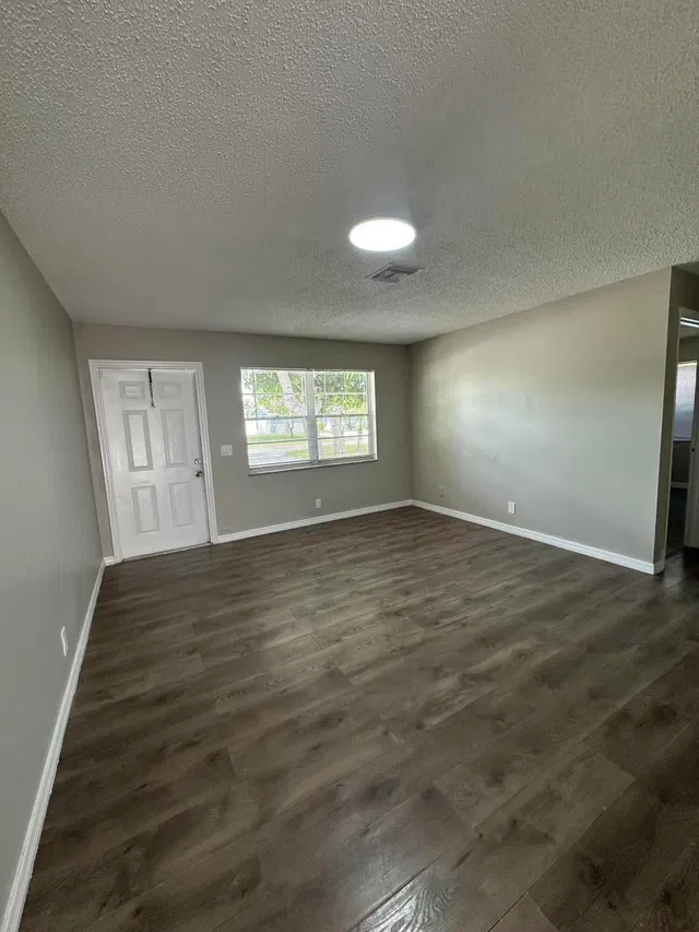 Residence photo 3
