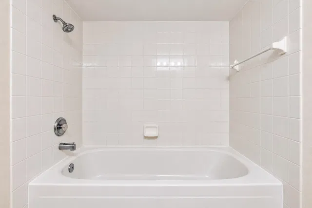 Unit 306 photo 11