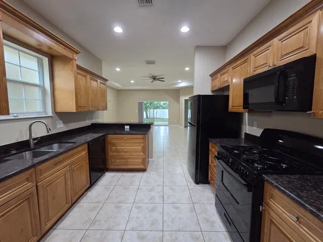 Residence photo 63