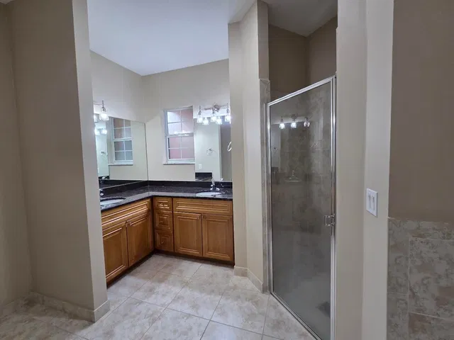 Residence photo 72