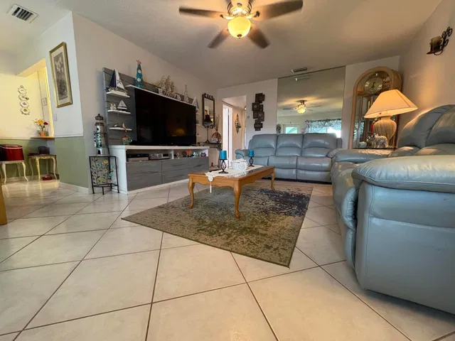 Residence photo 3