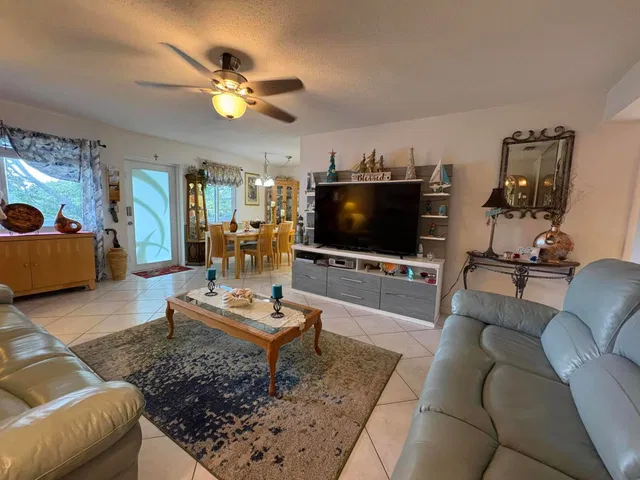 Residence photo 6