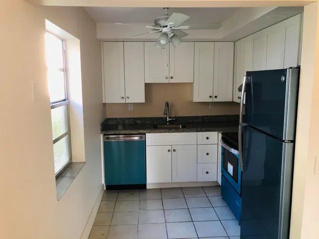 Unit 437 photo 2