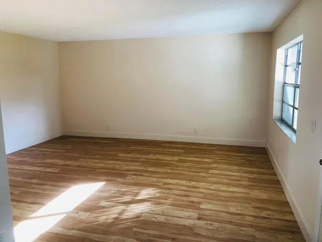 Unit 437 photo 4