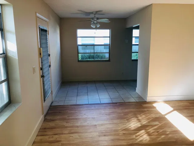 Unit 437 photo 5