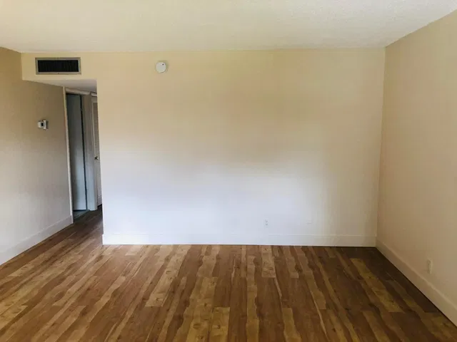 Unit 437 photo 6
