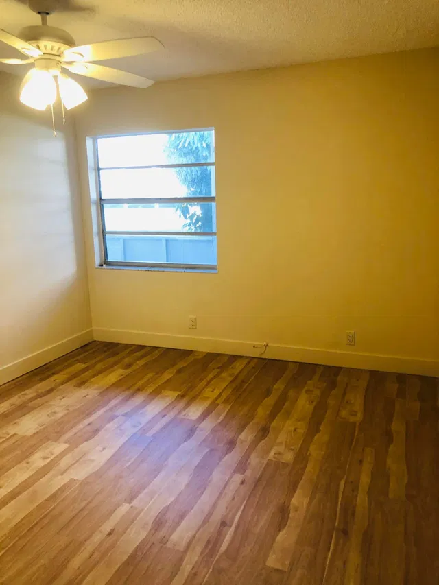 Unit 437 photo 8
