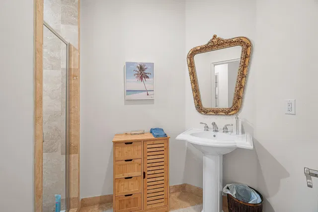 Residence photo 30