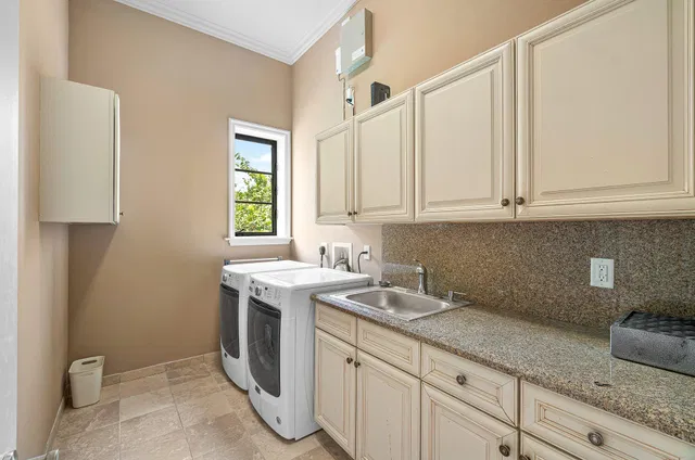 Residence photo 39