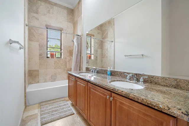 Residence photo 42