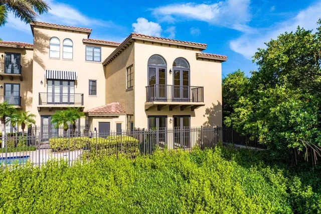 Residence photo 52