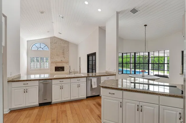 Steeplechase Residence photo 17