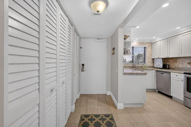 Unit 403 photo 26