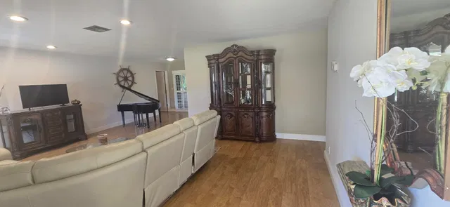 Residence photo 10