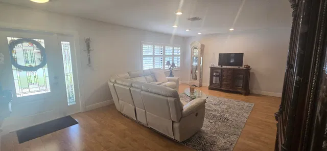Residence photo 12