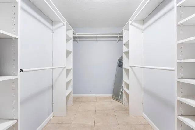 Unit F106 photo 17