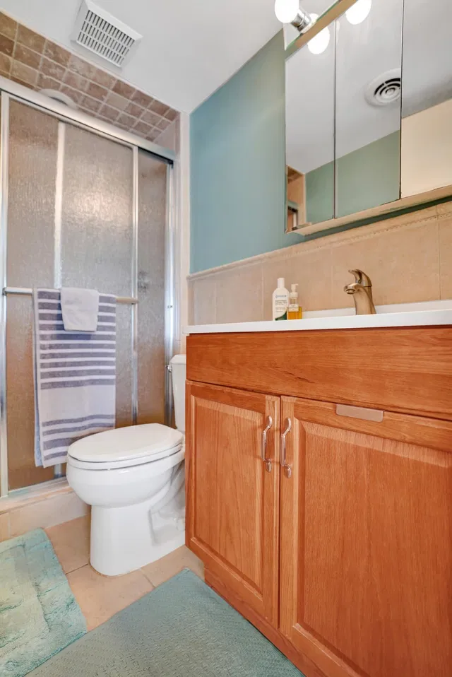 Unit B-1 photo 22