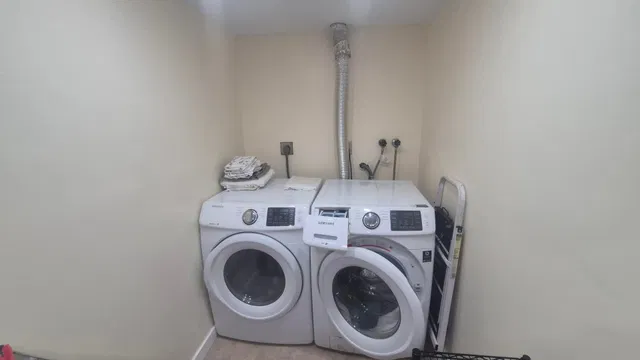 Unit 1306 photo 3