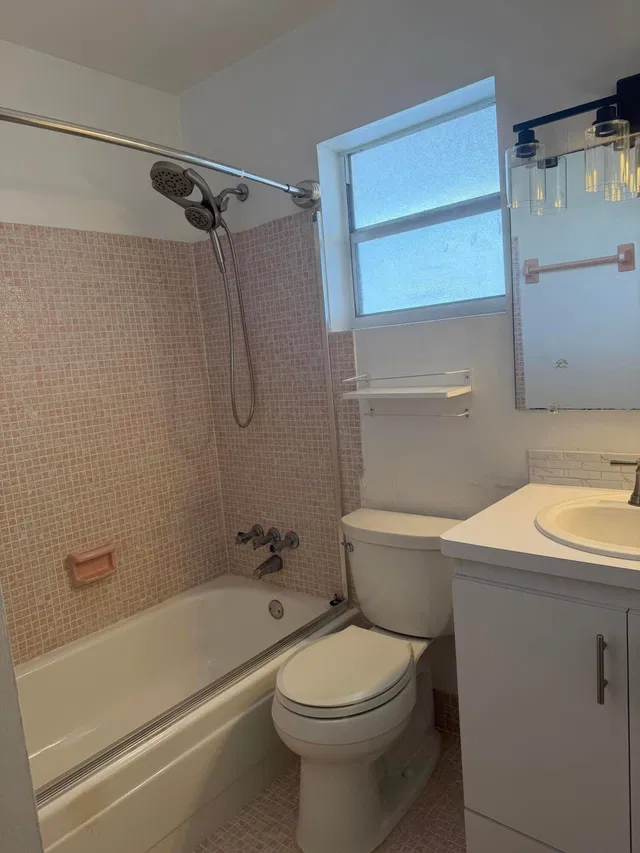 Unit 203 photo 11