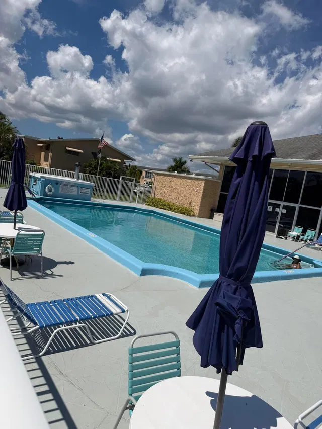 Unit 203 photo 14