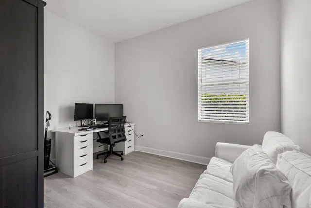 Residence photo 32
