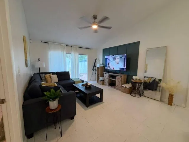Residence photo 3
