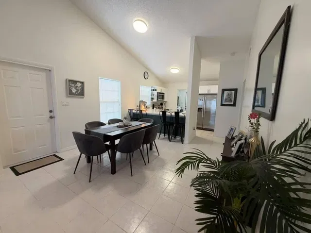 Residence photo 24