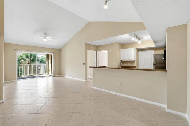 Unit 8306 photo 6