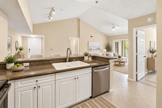 Unit 8306 photo 11
