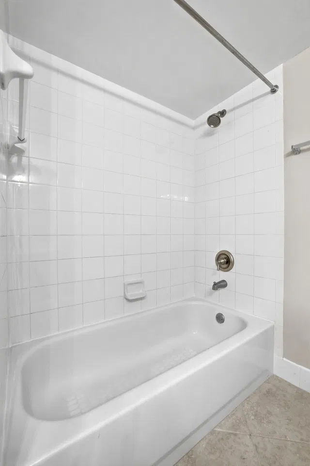 Unit 8306 photo 18