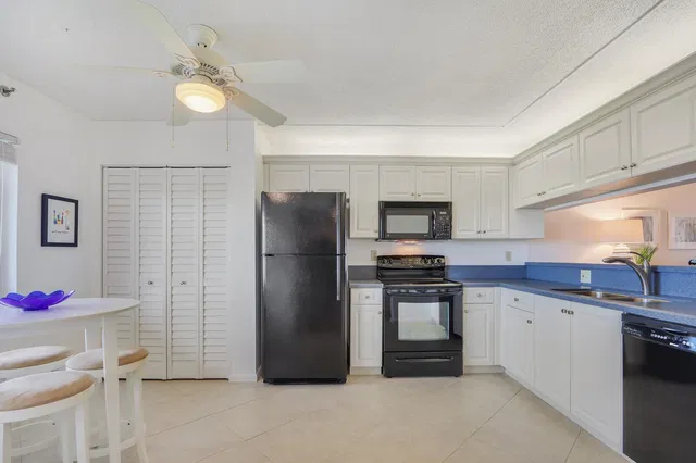  Unit A404 photo 13