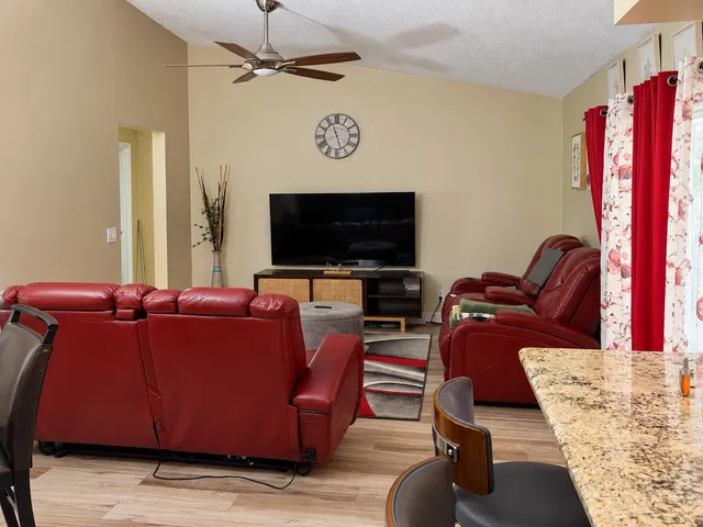 Residence photo 11