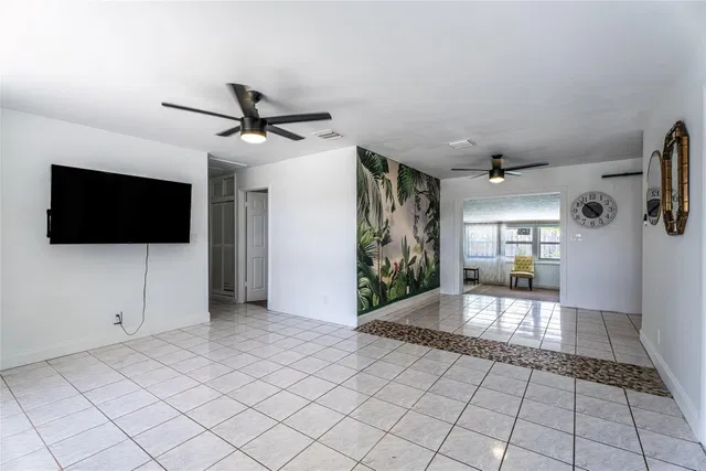 Residence photo 3