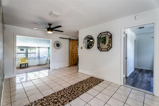Residence photo 5