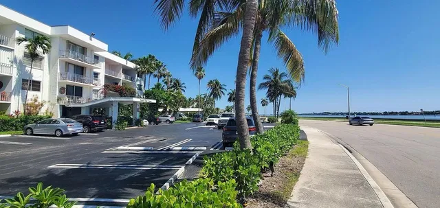 Downtown West Palm Beach Unit 304 photo 3