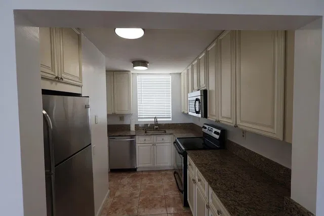 Downtown West Palm Beach Unit 304 photo 6