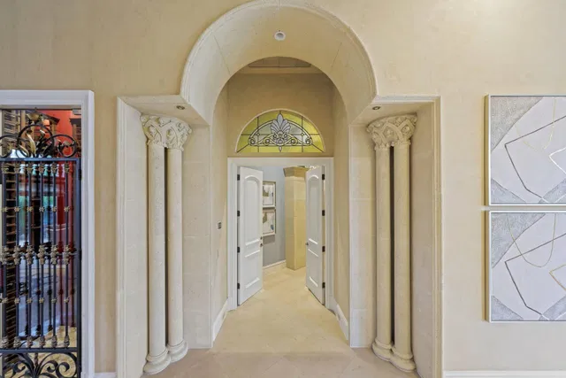 Residence photo 64