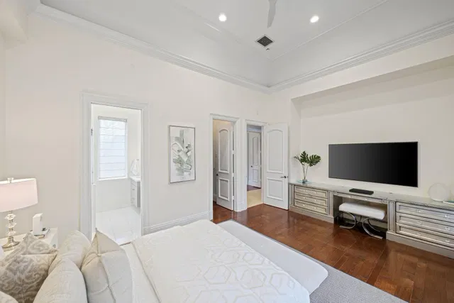 Residence photo 96
