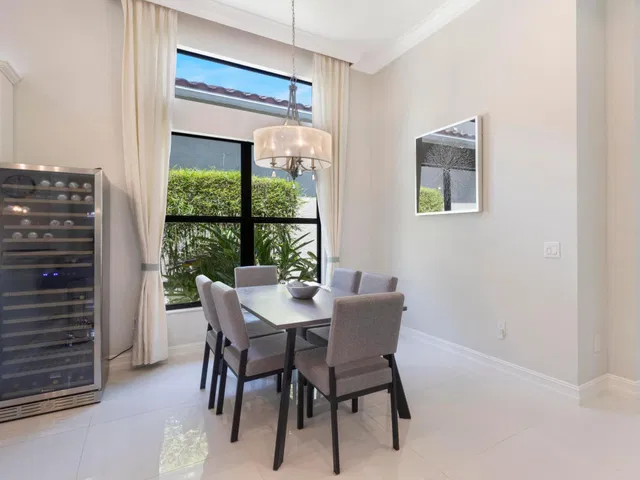  Residence photo 15
