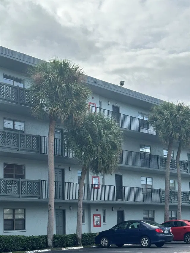 Unit 403 photo 3