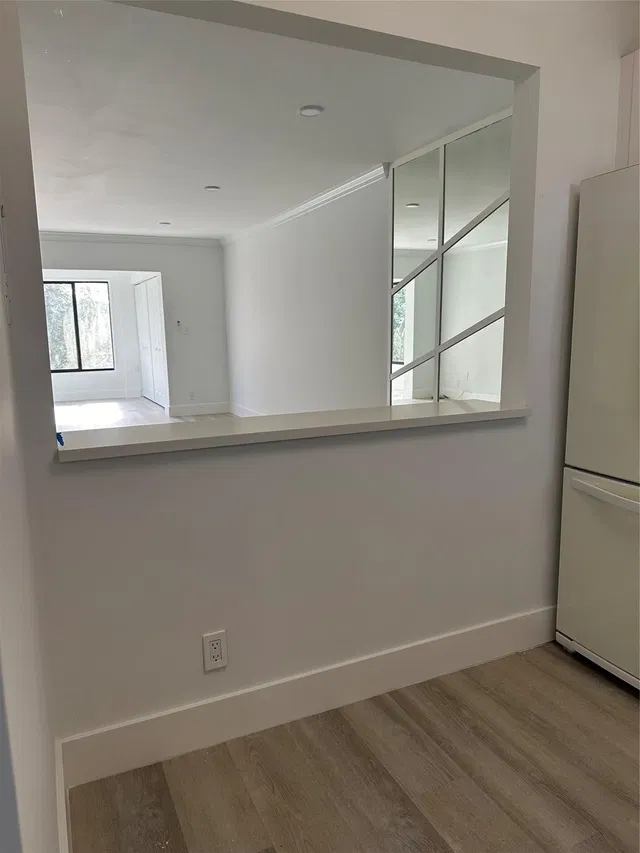 Unit 403 photo 8