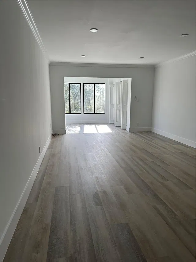 Unit 403 photo 9