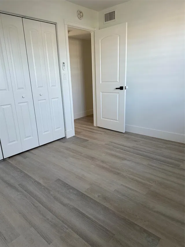 Unit 403 photo 16