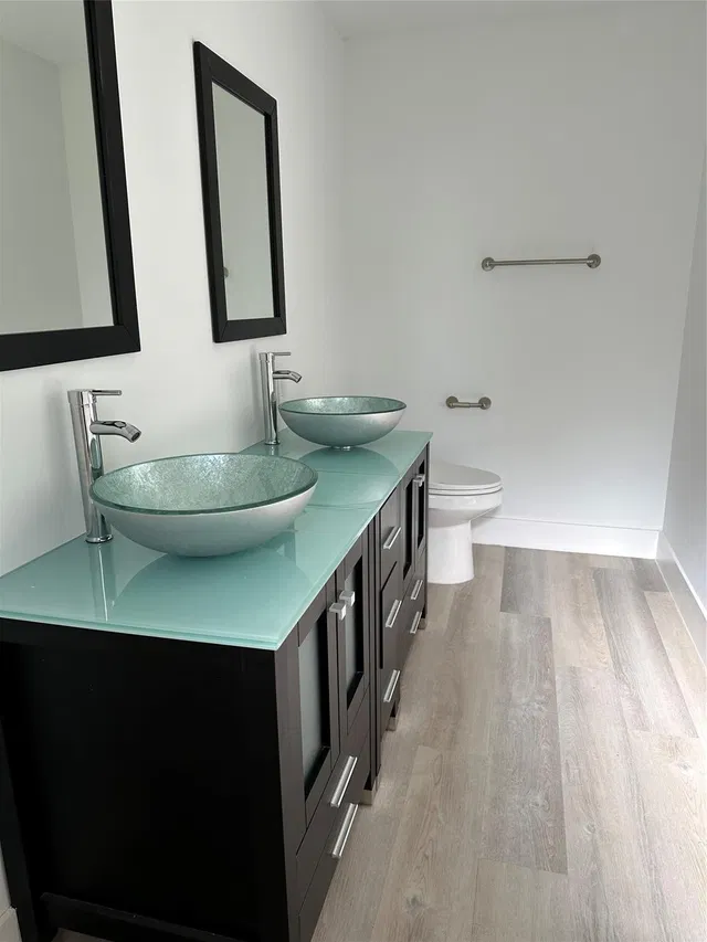 Unit 403 photo 17