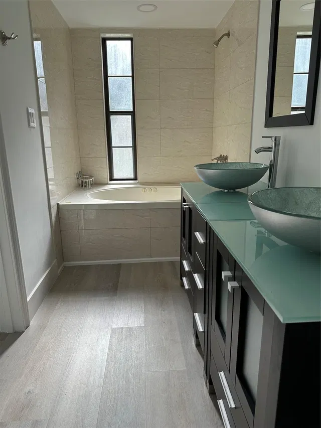 Unit 403 photo 18