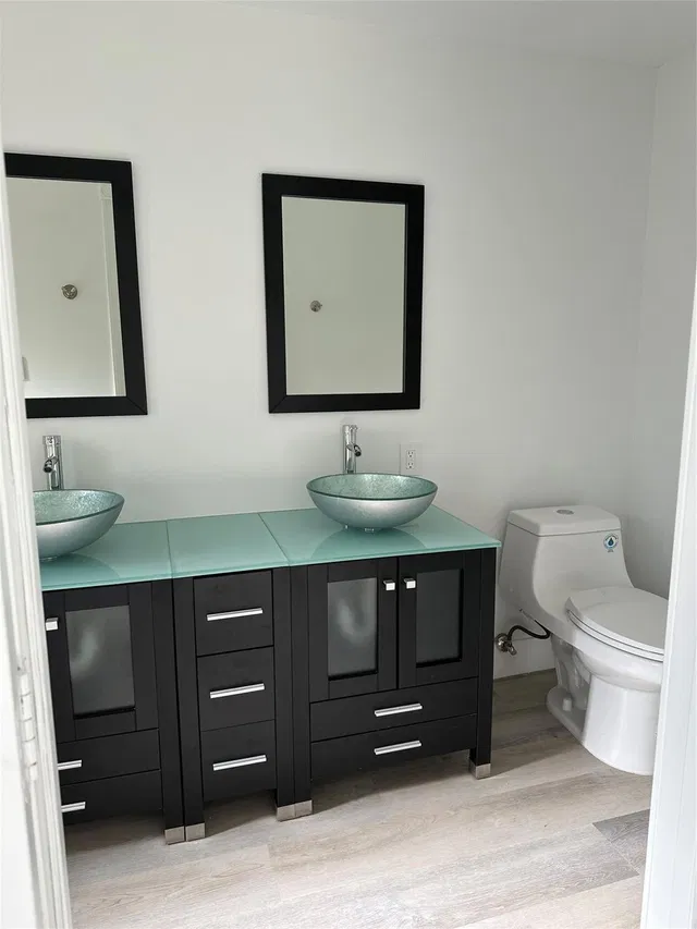 Unit 403 photo 19